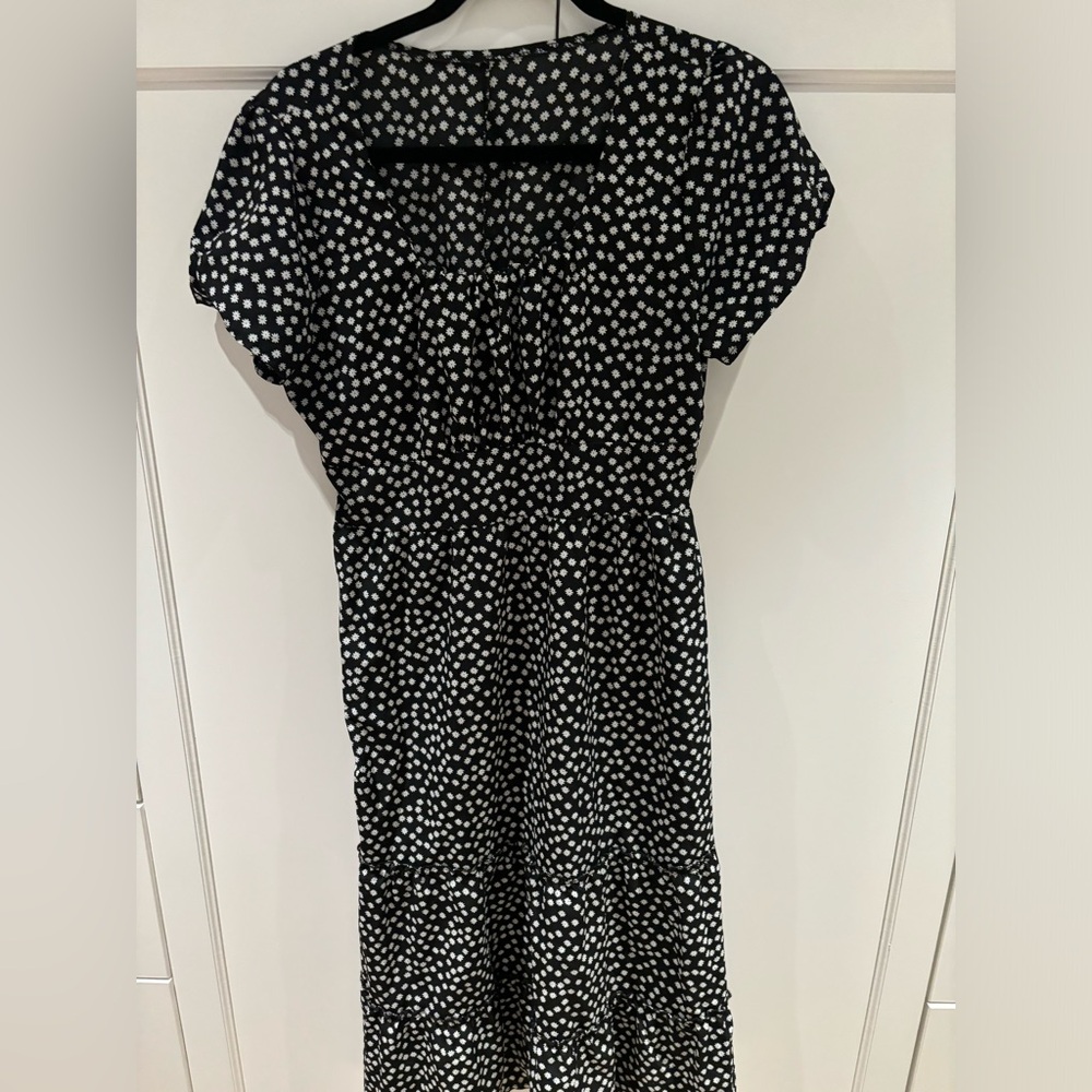 Cute midi dress in black floral pattern Size L